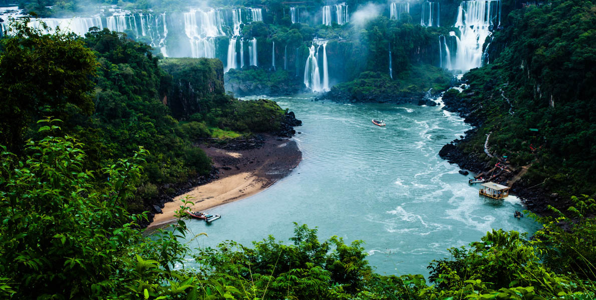 Discover the biggest and most beautiful waterfall in Brazil