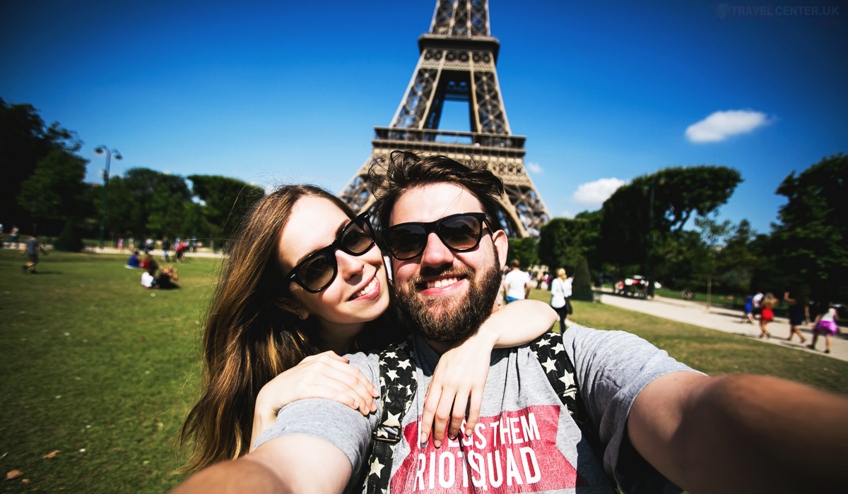 Valentine’s Day ideas - Take photos near the Eiffel tower