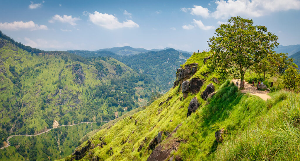 The 20 Best Places to Visit in Sri Lanka - Adam's Peak