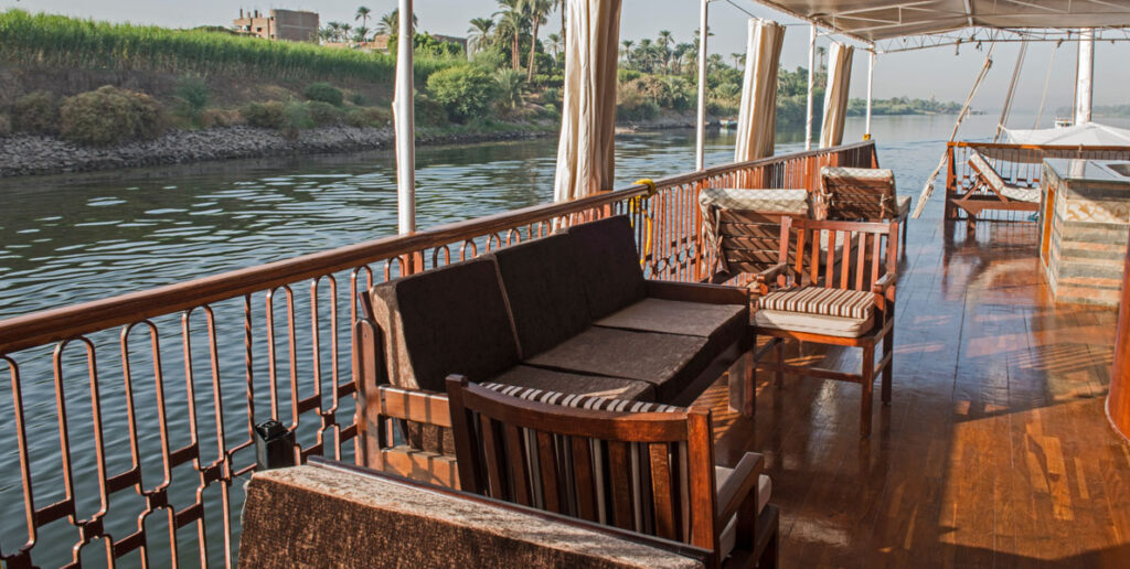 river journey between Luxor and Aswan
